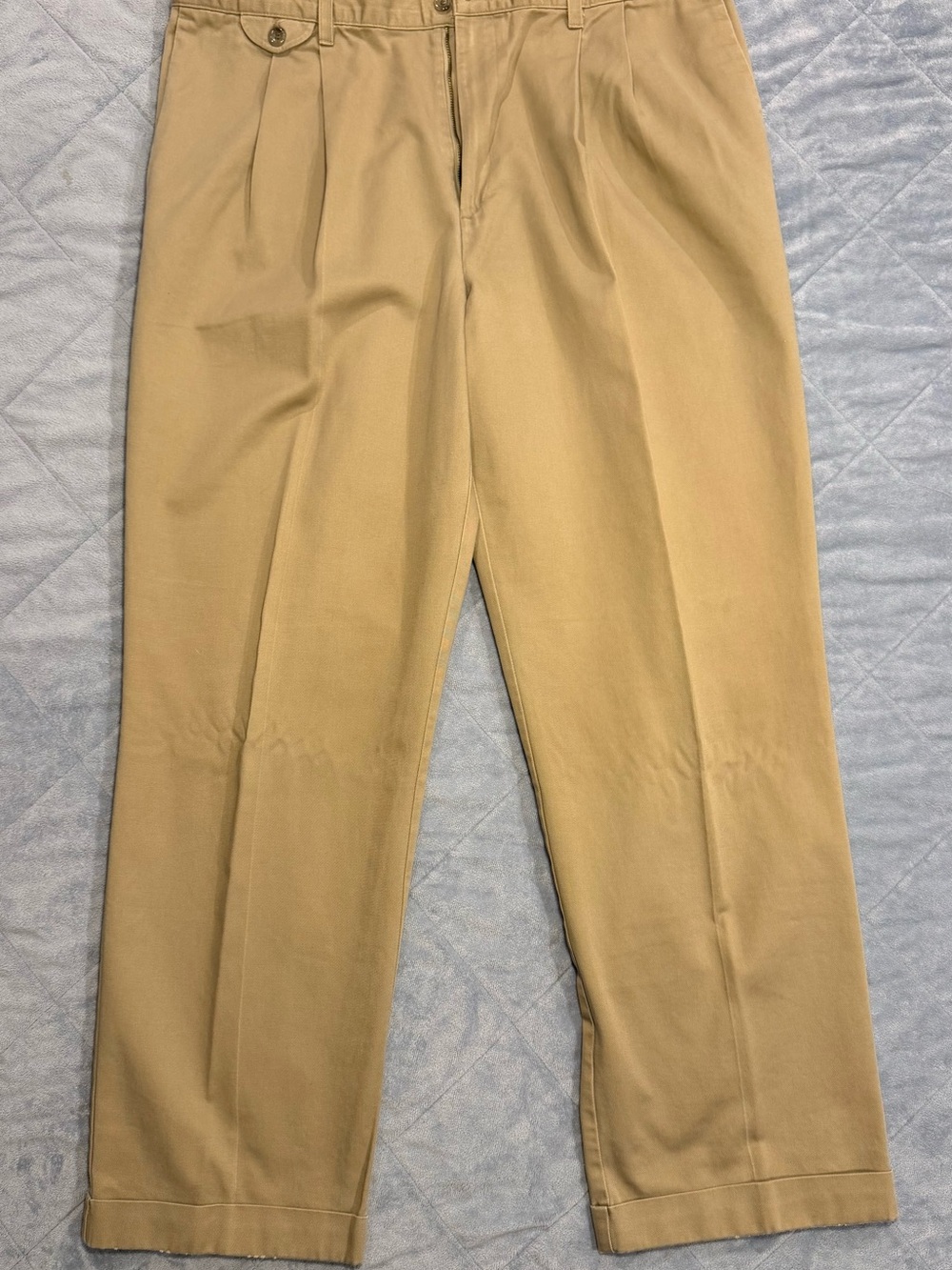 Dockers Men's Khaki Pleated Chinos in Tan